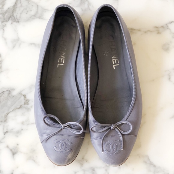 grey ballerinas